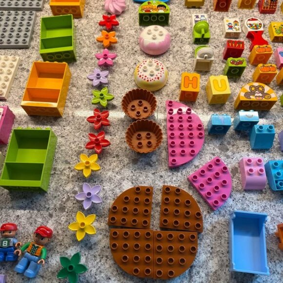 125+‎ Piece Lot Lego Duplo-Grocery Store/Food Pieces, Furniture, Figures & More - Picture 5 of 9